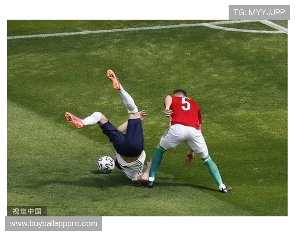 足球世界杯预选赛图片赛场激烈对抗高清图片集足球运动员拼搏瞬间精彩画面欣赏